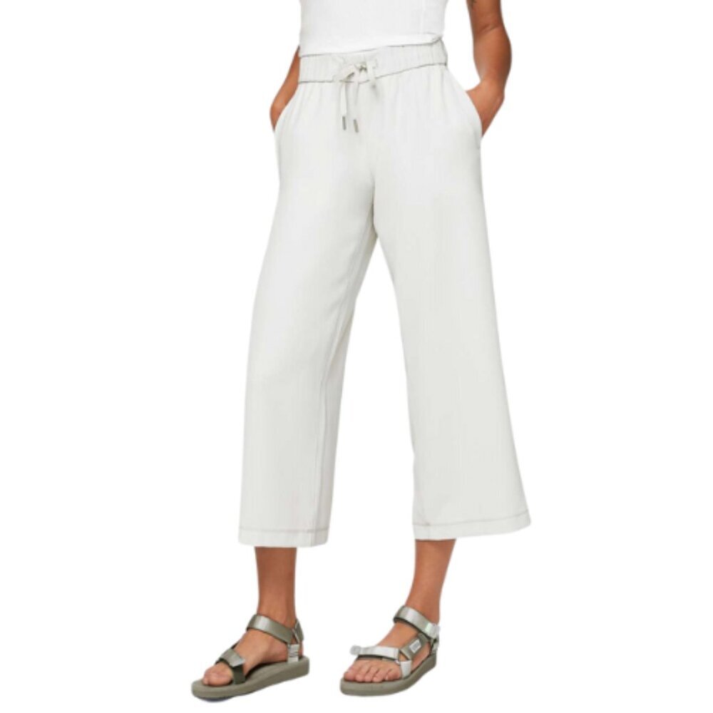 lululemon athletica Wide Leg Cropped Pants in Off-White